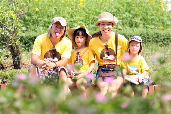 chụp ảnh gia đình dã ngoại tại Hà Nội
