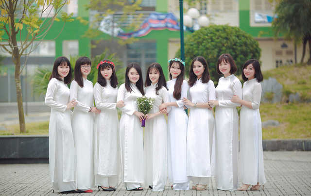 Áo dài trắng- trang phục chụp ảnh kỷ yếu truyền thống cho nữ
